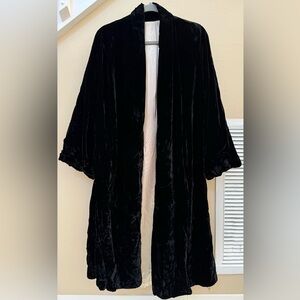 Vintage Black Velvet Coat Satin Lining Opera Theatre Garb Sz S/M